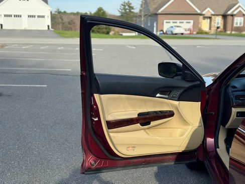 Used 2010 Honda Crosstour EX-L image 11