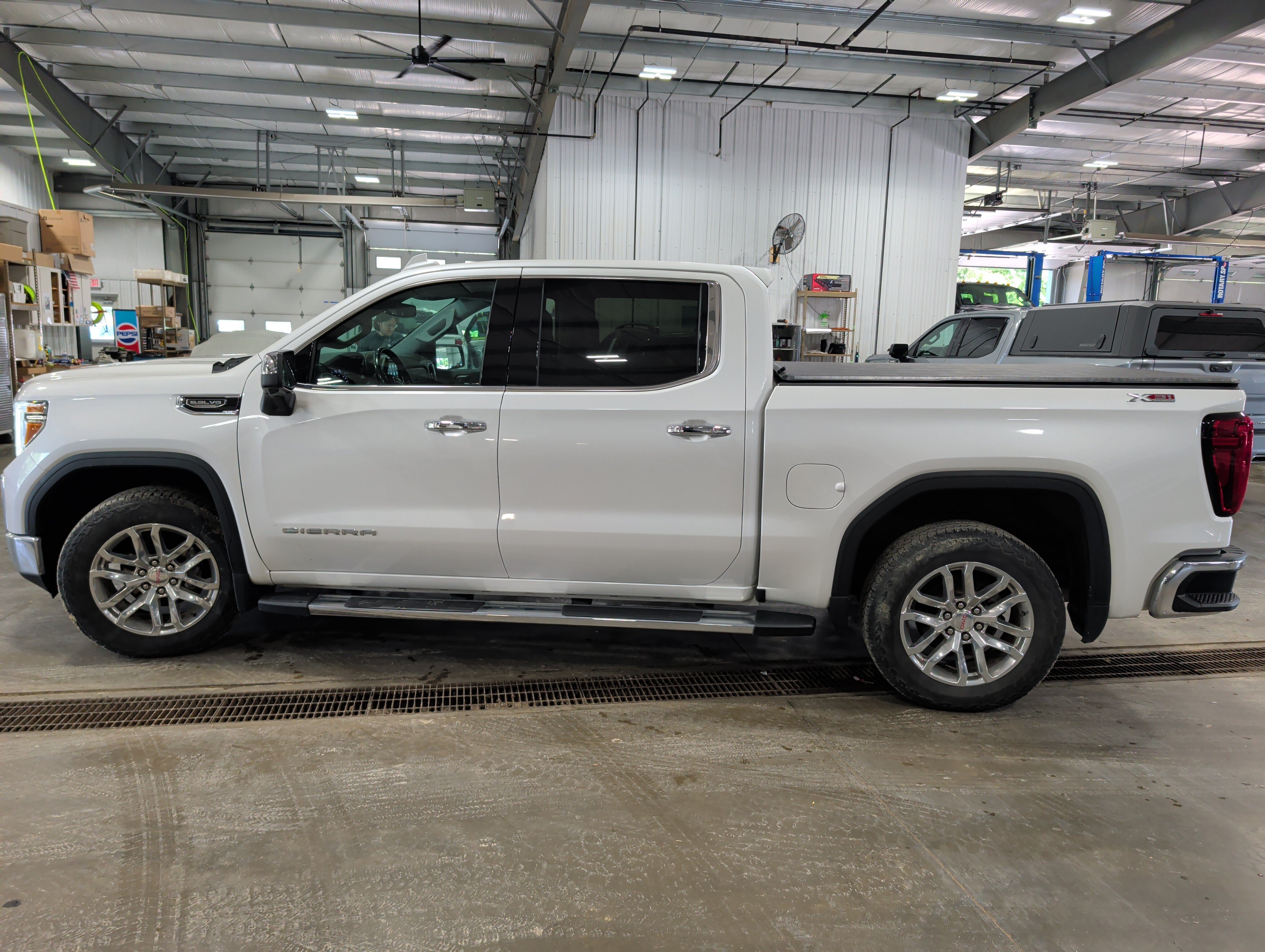 Used 2021 GMC Sierra 1500 SLT w/ SLT Premium Plus Package AWD/4WD image 5