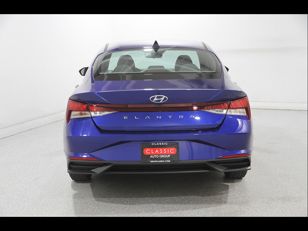 Used 2022 Hyundai Elantra SE FWD image 18