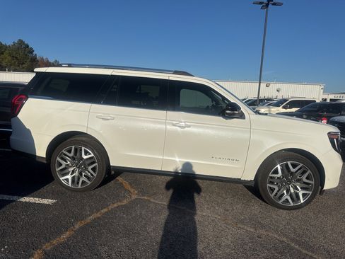 Used 2025 Ford Expedition Platinum w/ Platinum Ultimate Package image 8