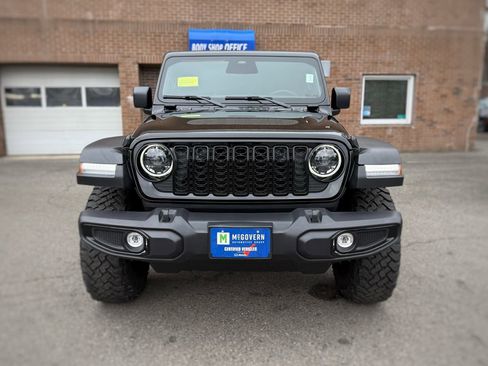 Used 2025 Jeep Wrangler Willys image 2
