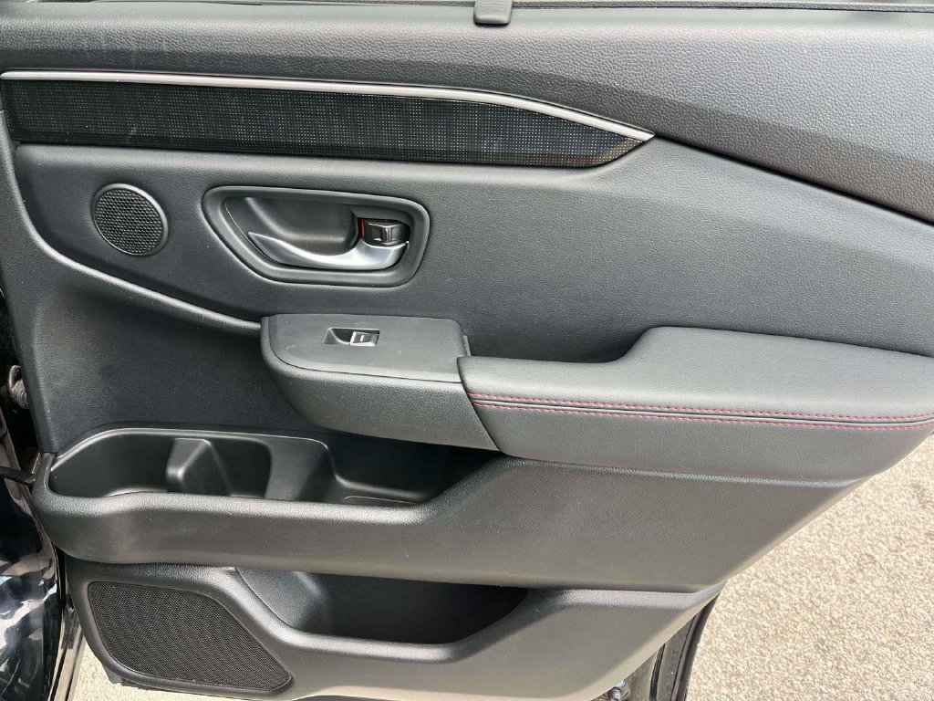 Used 2025 Honda Pilot Black Edition image 9
