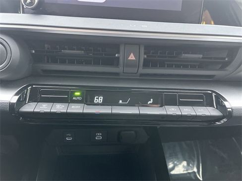 Used 2025 Toyota Prius LE image 19