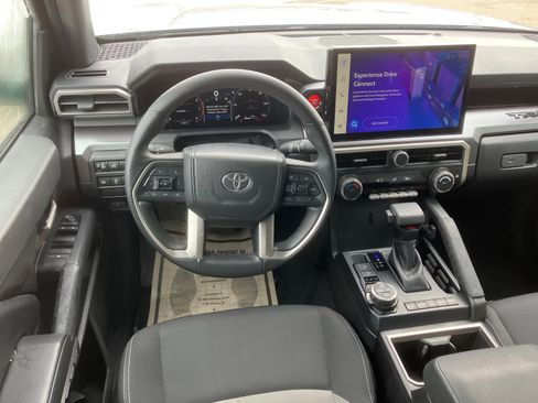 Used 2025 Toyota Tacoma TRD Off-Road image 17