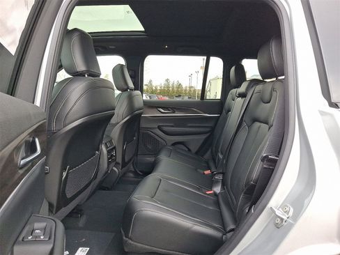 New 2025 Jeep Grand Cherokee Limited image 5