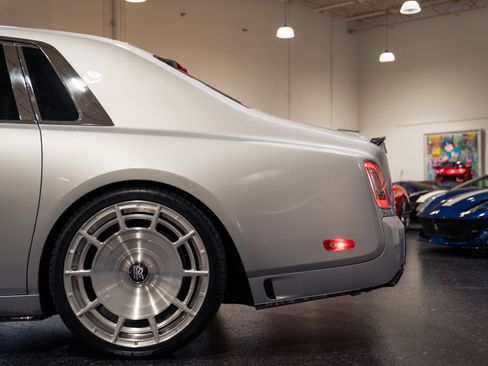 Used 2020 Rolls-Royce Phantom Sedan RWD image 25