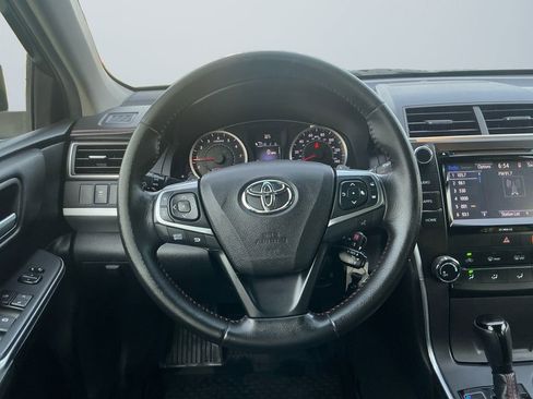 Used 2016 Toyota Camry SE w/ Moonroof Package image 11