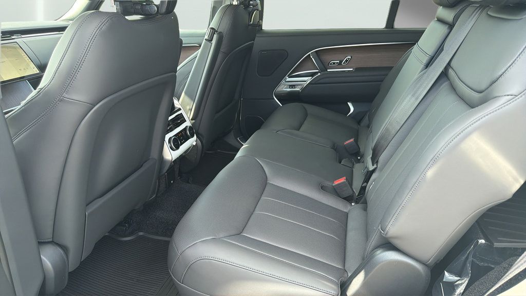 New 2026 Land Rover Range Rover Long Wheelbase SE AWD/4WD image 18