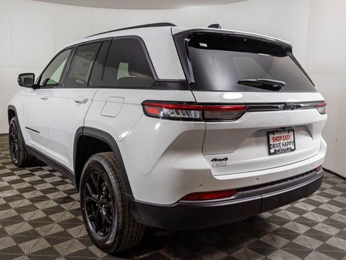 New 2026 Jeep Grand Cherokee Altitude image 17