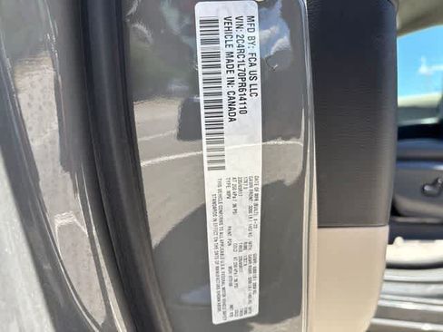 Used 2023 Chrysler Pacifica Touring-L FWD image 24