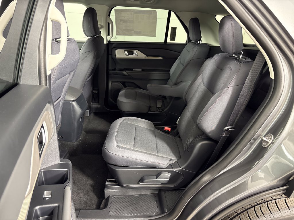 New 2026 Ford Explorer Active RWD image 31