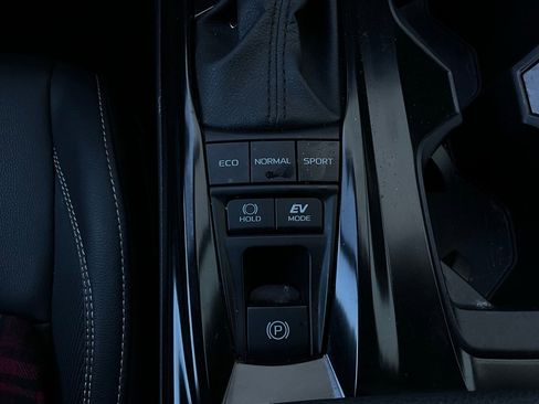 Used 2025 Toyota Camry SE image 23