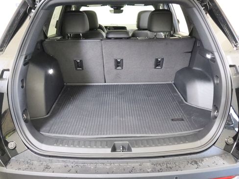 New 2026 Chevrolet Equinox LT w/ Convenience Package II AWD/4WD image 9