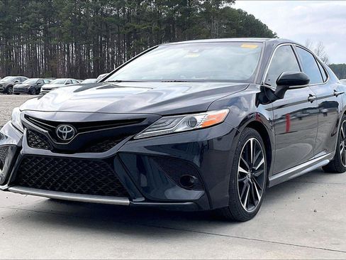 Used 2020 Toyota Camry XSE image 2