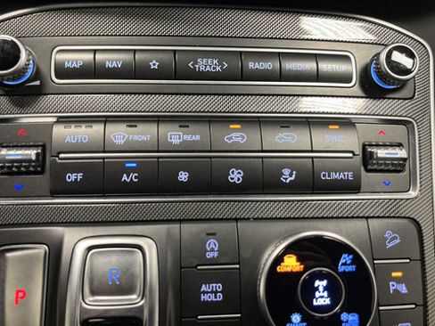 Used 2023 Hyundai Santa Fe Limited AWD/4WD image 18