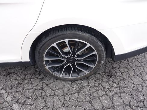 Used 2017 Ford Taurus SEL w/ Equipment Group 201A image 7