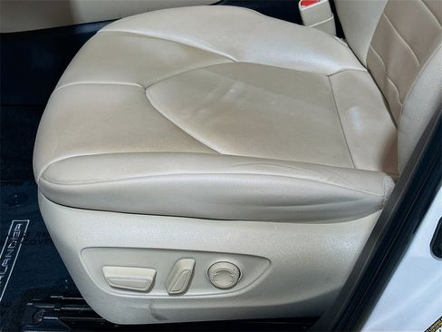 Used 2023 Toyota Highlander XLE image 16