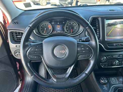 Used 2019 Jeep Cherokee Trailhawk w/ Cold Weather Group image 21