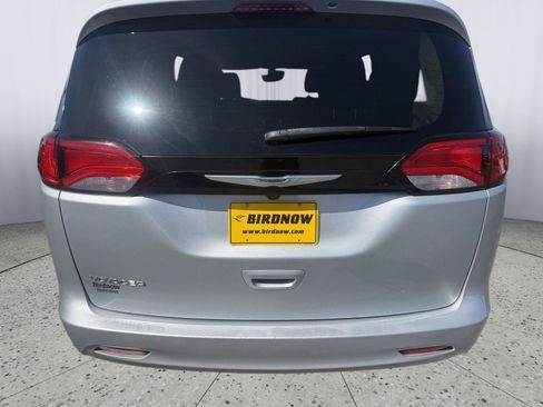 Used 2023 Chrysler Voyager LX FWD image 6