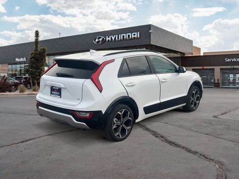 Used 2025 Kia Niro SX Touring image 5