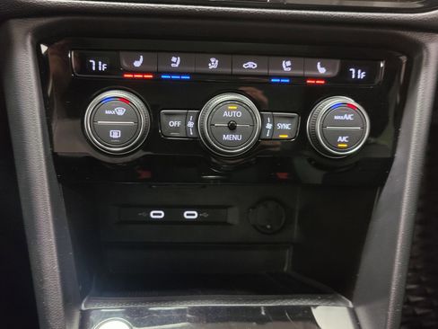 Used 2024 Volkswagen Taos SEL image 21