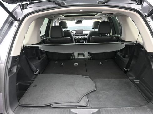 Used 2025 Honda Pilot Touring image 11