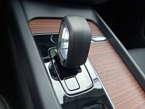 Certified 2023 Volvo XC60 B5 Plus w/ Climate Package image 15