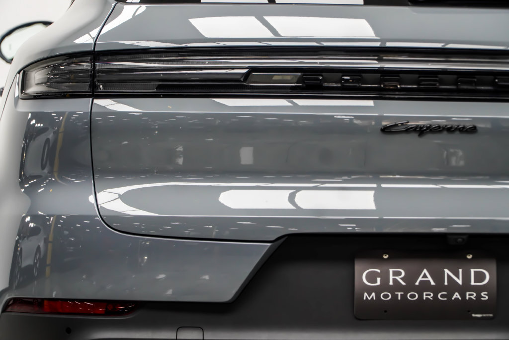 Used 2024 Porsche Cayenne AWD/4WD image 20