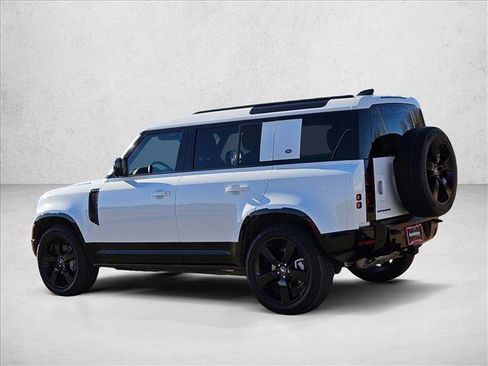 Used 2024 Land Rover Defender 110 X-Dynamic SE image 7