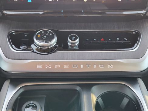 New 2025 Ford Expedition Platinum w/ Platinum Ultimate Package image 18