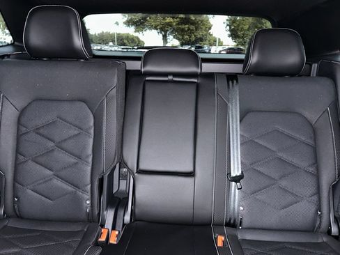 Used 2024 Volkswagen Atlas Cross Sport SE FWD image 13