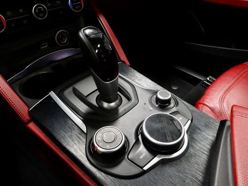 Used 2019 Alfa Romeo Stelvio AWD image 36