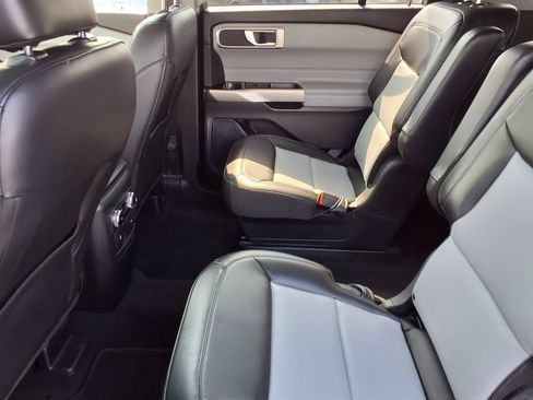 Used 2023 Ford Explorer XLT w/ Equipment Group 202A RWD image 11