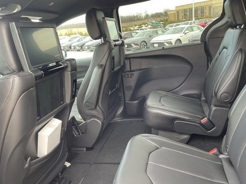New 2026 Chrysler Pacifica Select image 12