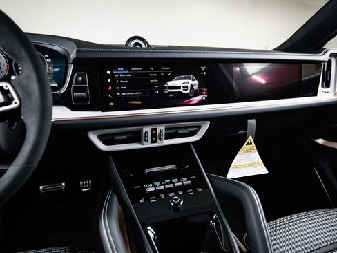 New 2026 Porsche Cayenne Turbo AWD/4WD image 20