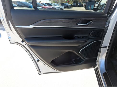 Used 2021 Jeep Grand Cherokee L Limited image 28