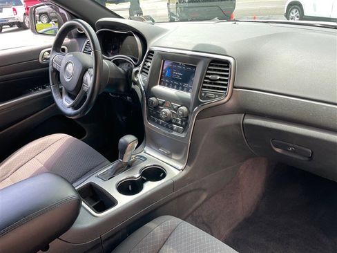 Used 2018 Jeep Grand Cherokee Laredo image 6