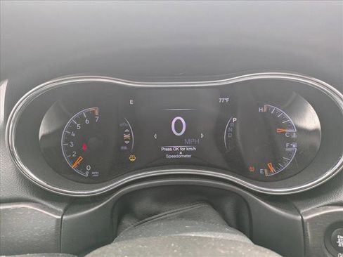 Used 2017 Jeep Grand Cherokee Altitude image 9