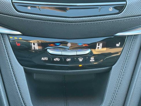 Used 2025 Cadillac XT6 Luxury image 31