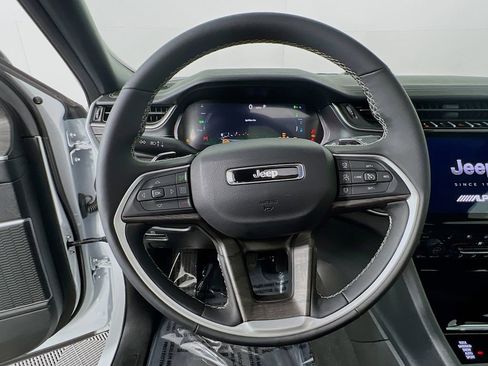 Used 2025 Jeep Grand Cherokee Limited 4xe AWD/4WD image 11