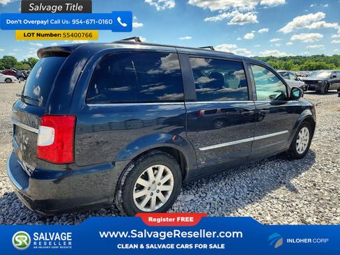 Used 2014 Chrysler Town & Country Touring FWD image 4