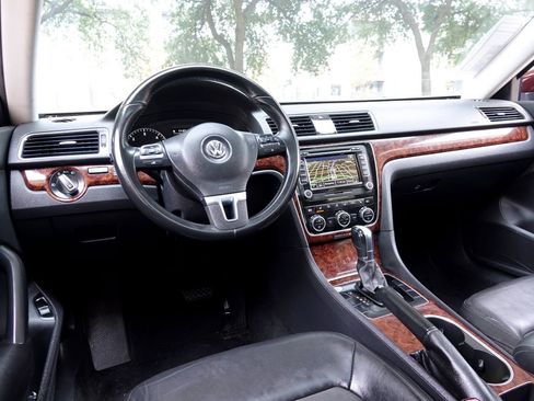 Used 2013 Volkswagen Passat TDI SEL Premium image 5