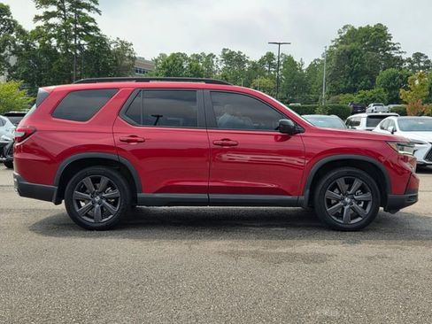 Used 2023 Honda Pilot Sport image 6