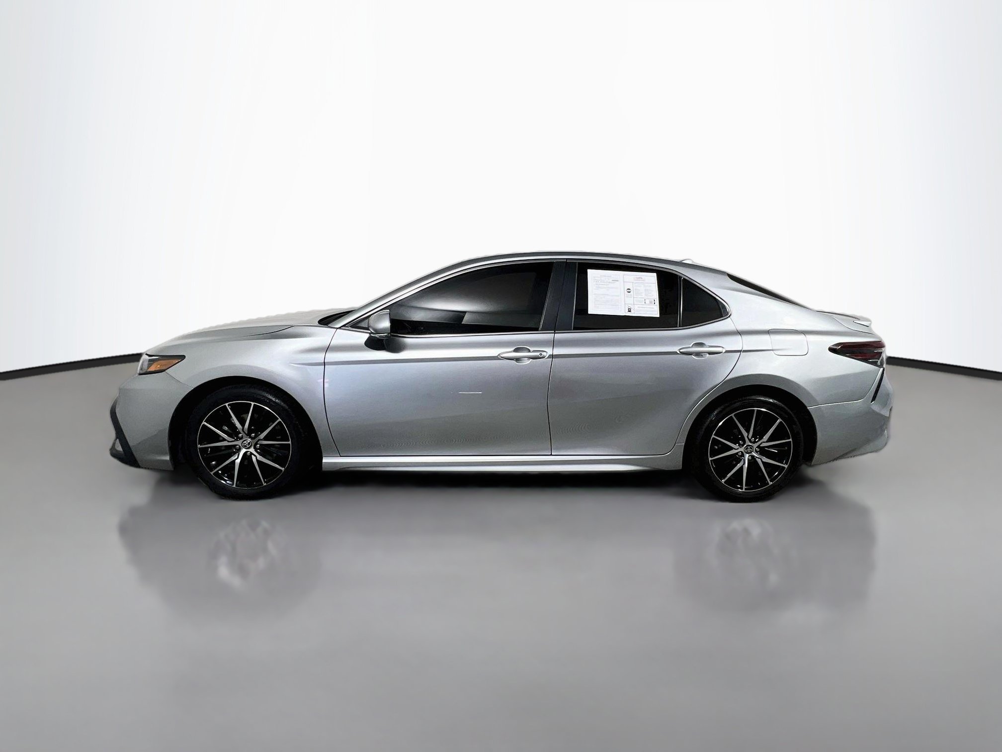 Used 2024 Toyota Camry SE FWD image 9