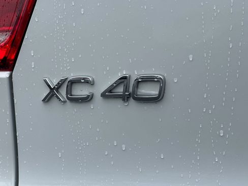 Used 2023 Volvo XC40 Recharge Plus image 13