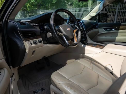Used 2019 Cadillac Escalade Premium Luxury AWD/4WD image 10