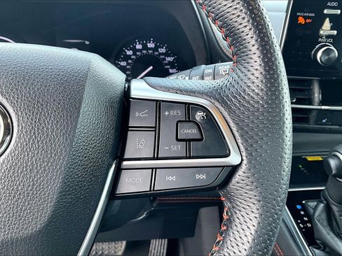 Used 2021 Toyota Sienna XSE w/ XSE Plus Package image 12