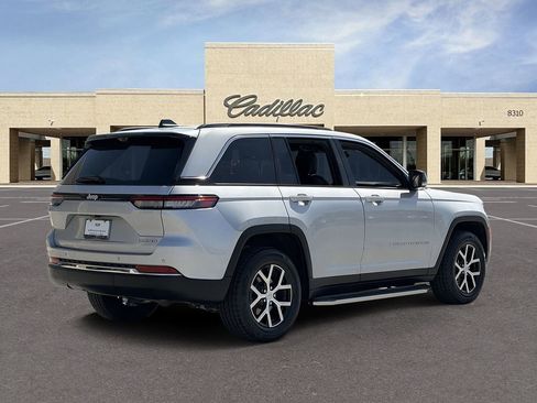 Used 2024 Jeep Grand Cherokee Limited w/ Luxury Tech Group II RWD image 5
