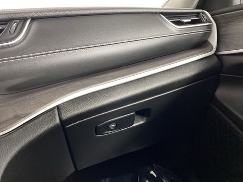 Used 2023 Jeep Grand Cherokee Limited image 32