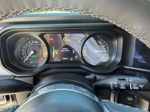 Used 2025 Jeep Wrangler Unlimited Sahara w/ Safety Group AWD/4WD image 29